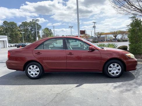 Used 2004 Toyota Camry LE image 9