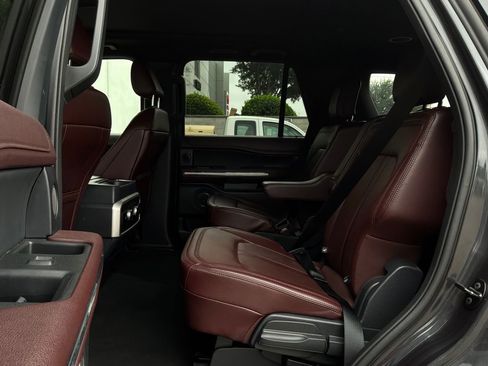 Used 2024 Ford Expedition Limited AWD/4WD image 12