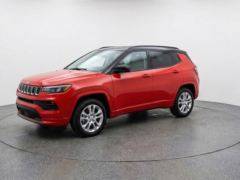 Used 2025 Jeep Compass Limited image 3