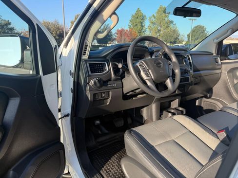 Used 2019 Nissan Titan S w/ S Utility Package image 8