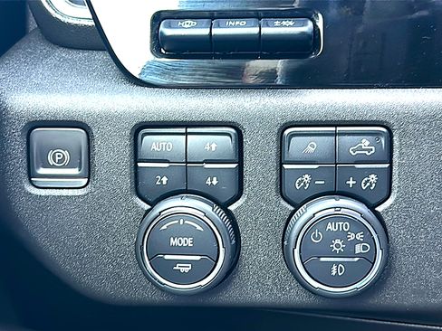 Used 2022 Chevrolet Silverado 1500 LTZ w/ LTZ Premium Package image 34