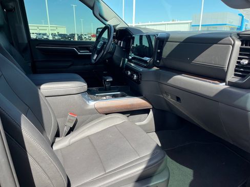 Used 2023 GMC Sierra 1500 SLT image 9