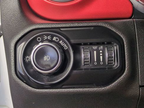 Used 2018 Jeep Wrangler Unlimited Rubicon w/ Cold Weather Group AWD/4WD image 29