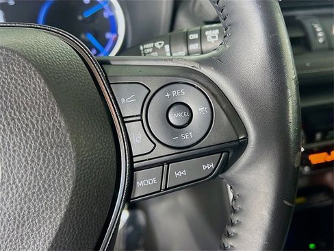 Used 2019 Toyota RAV4 Limited image 17