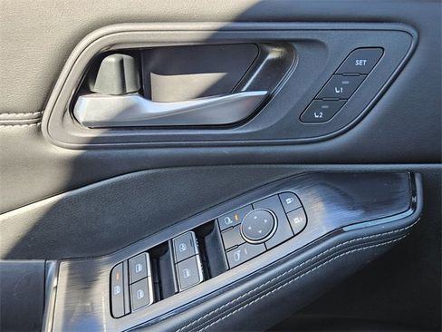 Used 2023 Nissan Rogue SL w/ SL Premium Package image 33