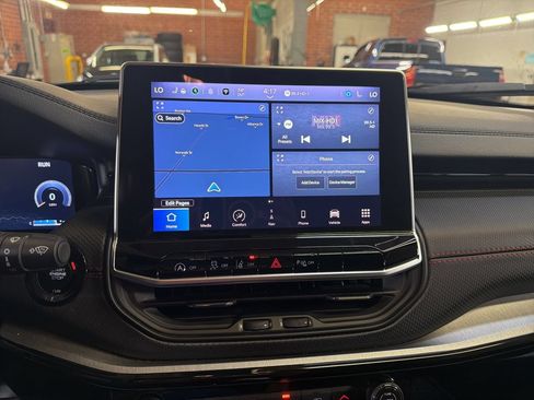 Used 2025 Jeep Compass Trailhawk w/ Trailhawk Elite Group AWD/4WD image 24