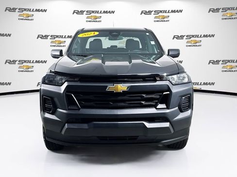 Used 2024 Chevrolet Colorado W/T image 2
