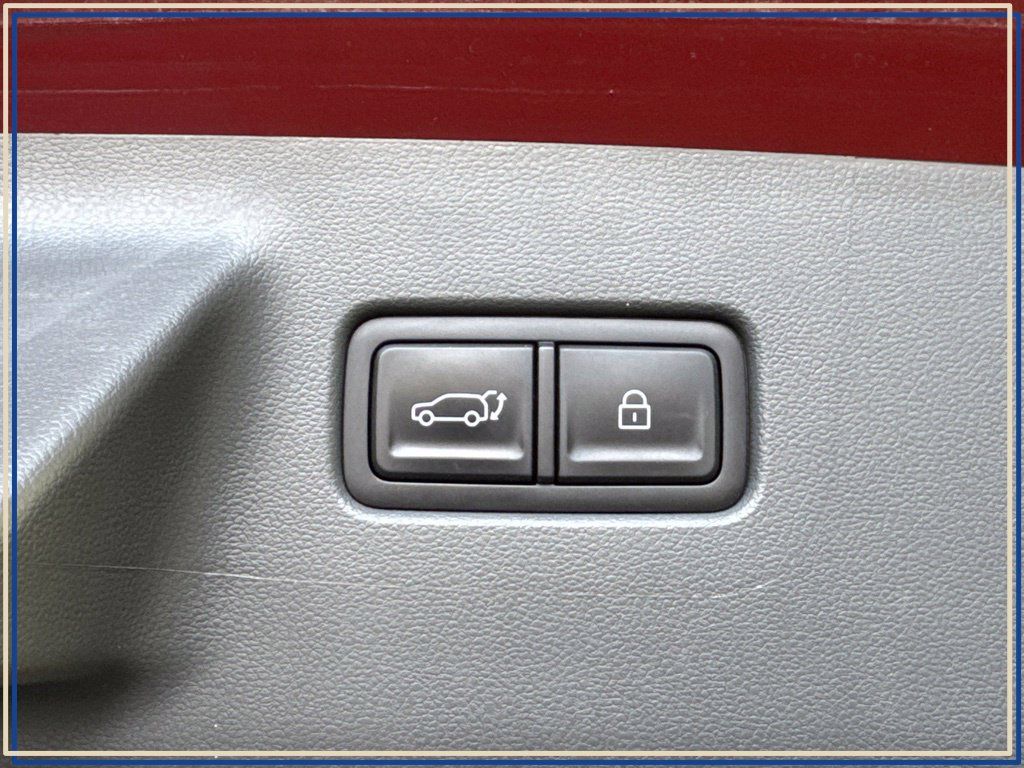 Used 2025 Hyundai Santa Fe SEL AWD/4WD image 35