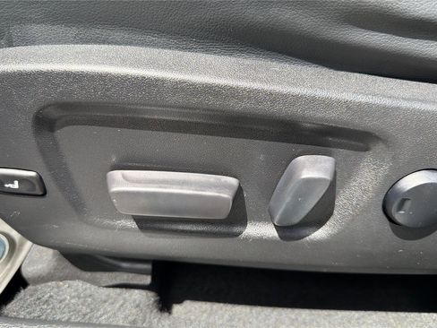 Used 2019 Toyota Highlander SE AWD/4WD image 19