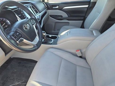Used 2014 Toyota Highlander XLE image 13