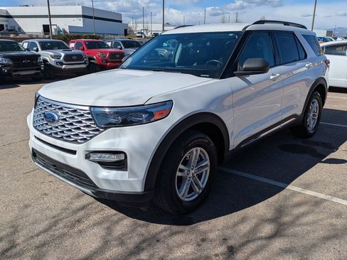 Used 2022 Ford Explorer XLT w/ Equipment Group 202A image 8