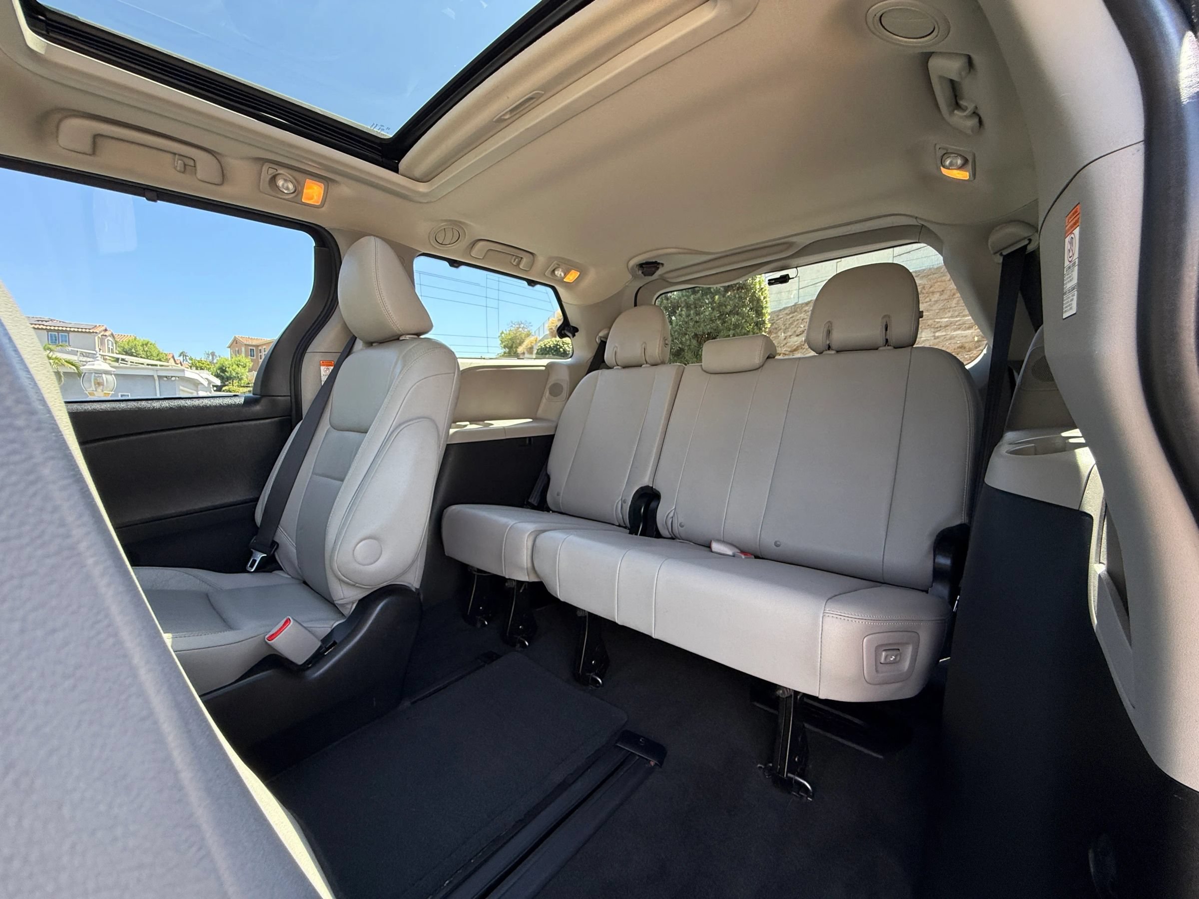 Used 2015 Toyota Sienna Limited FWD image 19