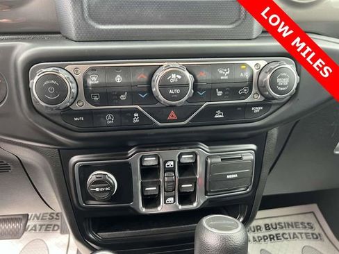 Used 2021 Jeep Gladiator Overland w/ Cold Weather Group AWD/4WD image 25