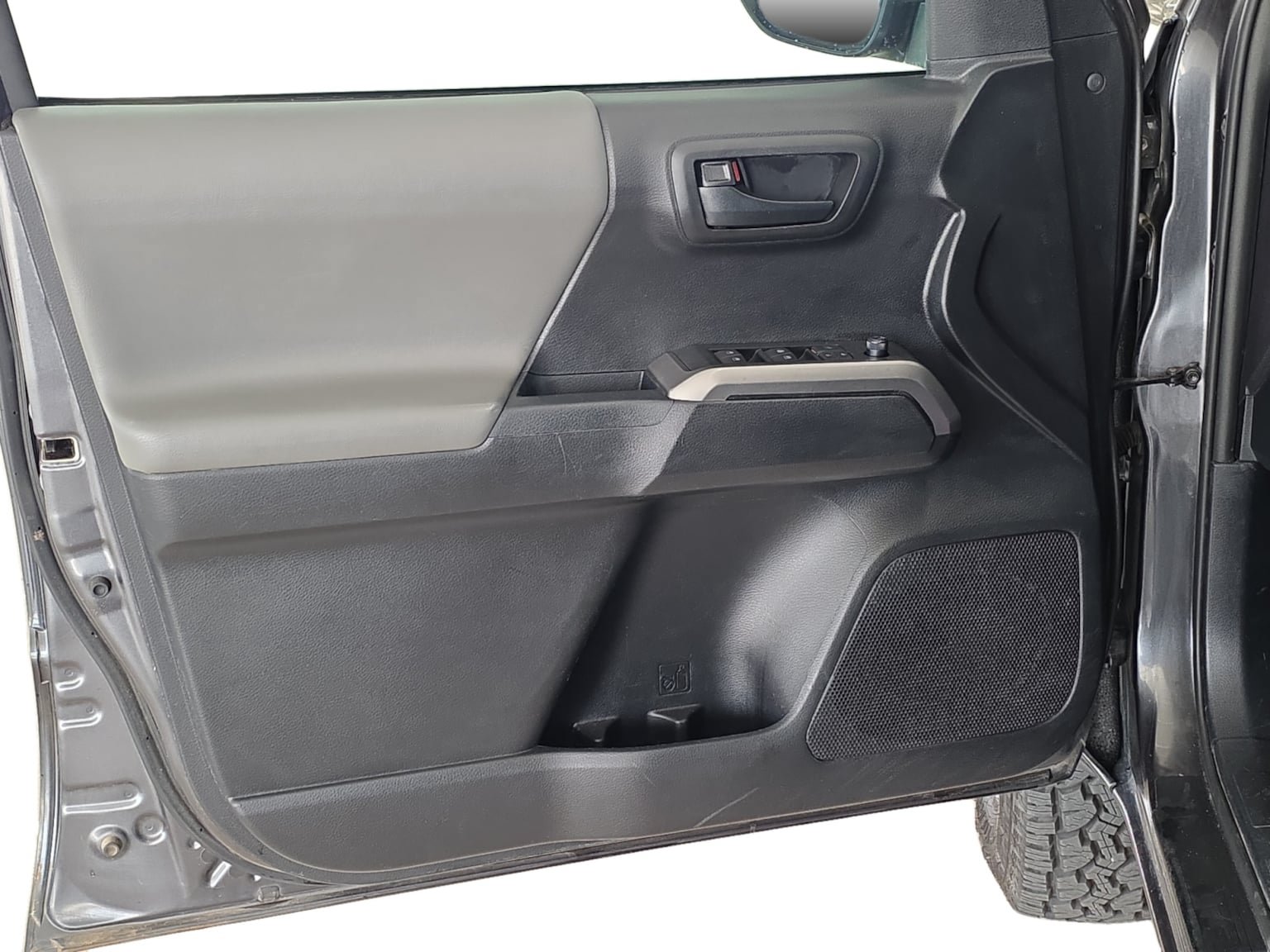 Used 2020 Toyota Tacoma SR5 w/ Technology Package AWD/4WD image 12