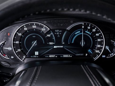 Used 2019 BMW 530e xDrive w/ Convenience Package image 21