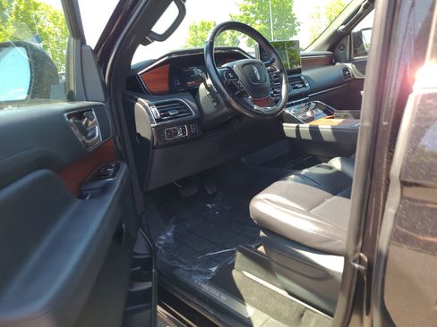 Used 2024 Lincoln Navigator L 4WD image 10