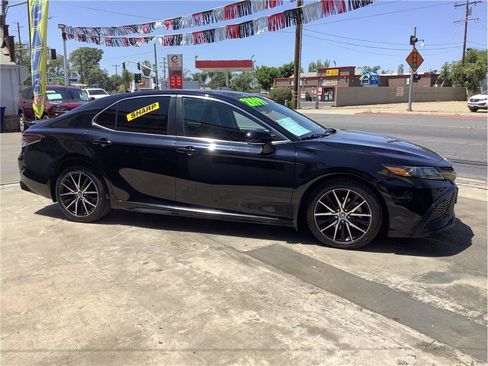 Used 2022 Toyota Camry SE w/ Convenience Package FWD image 6