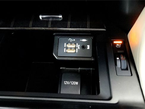 Used 2023 Lexus GX 460 Premium w/ Premium Package image 35