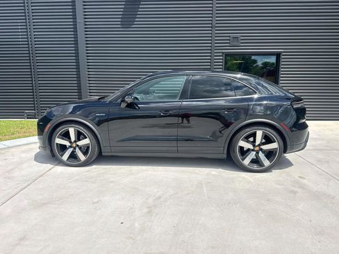 Certified 2025 Porsche Macan Electric RWD image 2