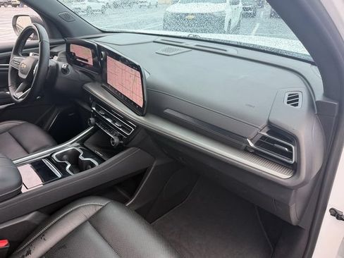 Used 2024 Chevrolet Traverse LT w/ Enhanced Driving Package FWD image 16
