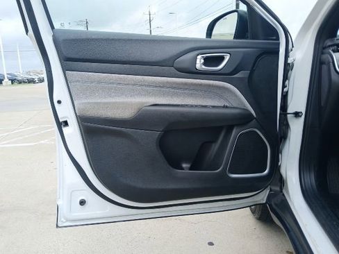 Used 2024 Jeep Compass Latitude AWD/4WD image 18