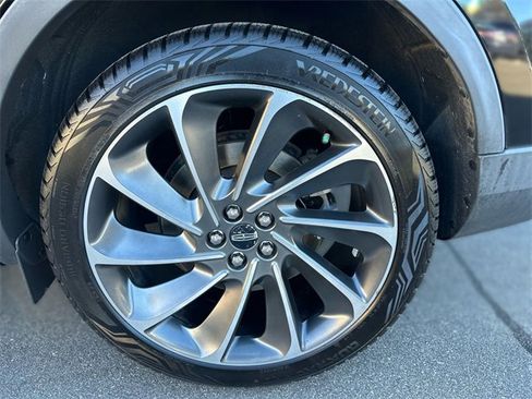 Used 2019 Lincoln Nautilus Reserve w/ Ultimate Package image 10