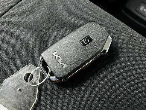Certified 2025 Kia Soul LX w/ LX Technology Package FWD image 34