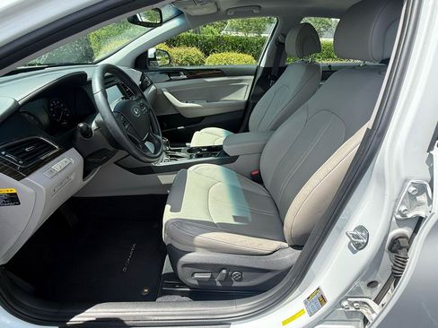 Used 2017 Hyundai Sonata Limited w/ Ultimate Package 04 FWD image 9