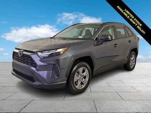 Certified 2025 Toyota RAV4 LE AWD/4WD image 4
