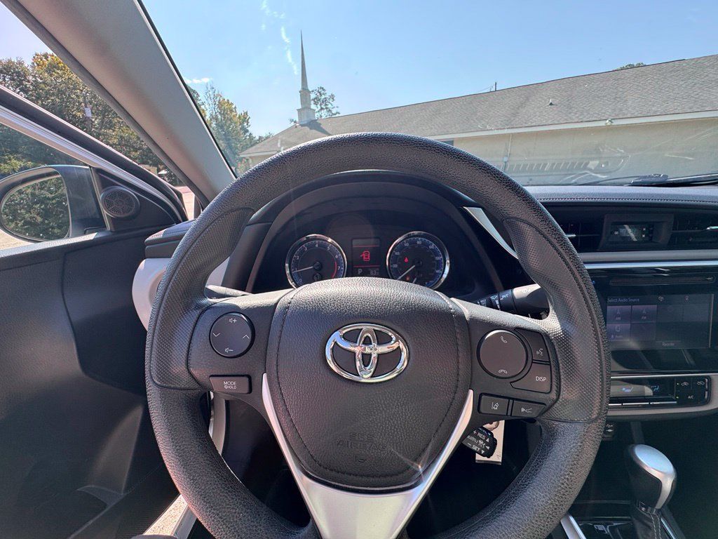 Used 2019 Toyota Corolla LE FWD image 29