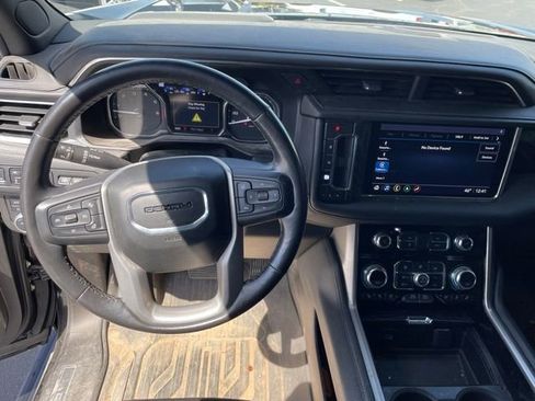 Used 2021 GMC Yukon Denali w/ Denali Premium Package image 11