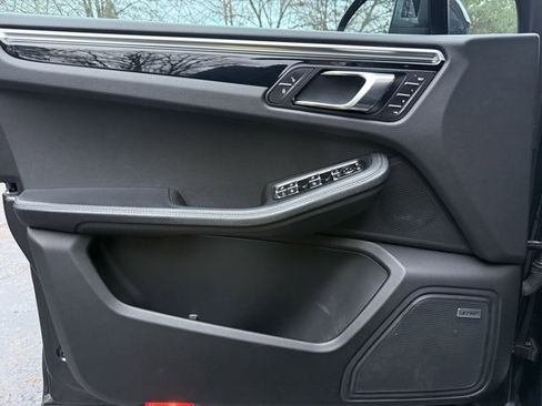 Used 2017 Porsche Macan S image 27