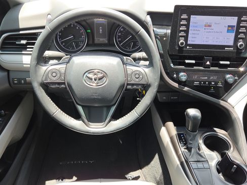 Used 2024 Toyota Camry SE FWD image 11