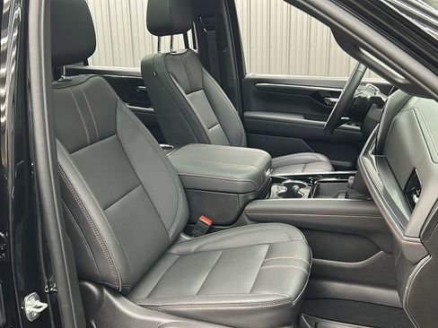 Used 2025 Chevrolet Suburban RST w/ RST Capability Package image 36