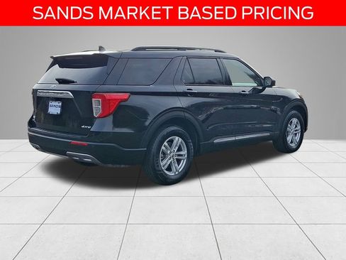 Used 2022 Ford Explorer XLT w/ Equipment Group 202A image 4