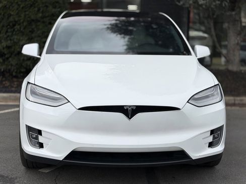 Used 2020 Tesla Model X Long Range image 3