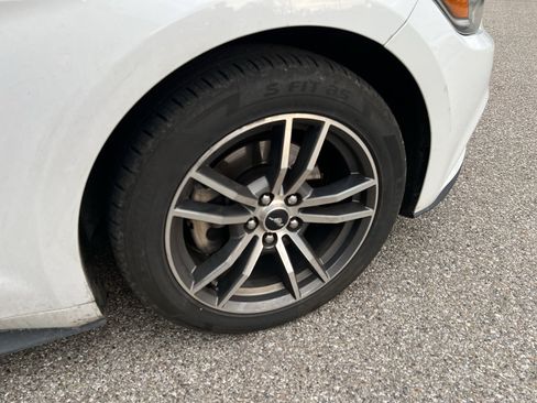 Used 2016 Ford Mustang Premium image 10