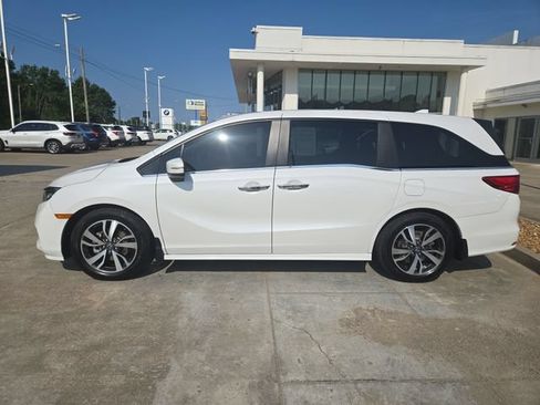 Used 2023 Honda Odyssey Touring image 2