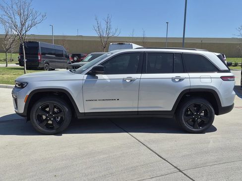 New 2026 Jeep Grand Cherokee Limited RWD image 2