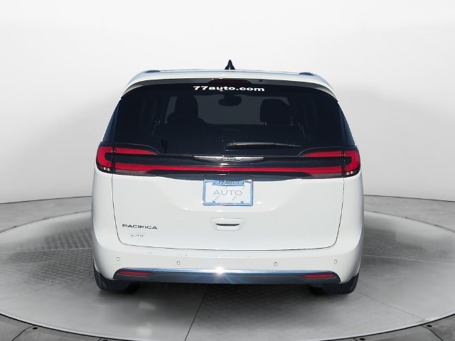 Used 2024 Chrysler Pacifica Touring-L FWD image 4