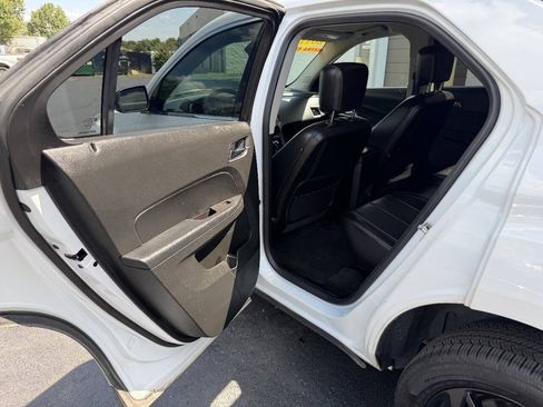 Used 2017 Chevrolet Equinox LT w/ Sport Edition FWD image 18