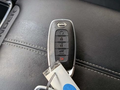 Used 2025 Nissan Pathfinder SL FWD image 30