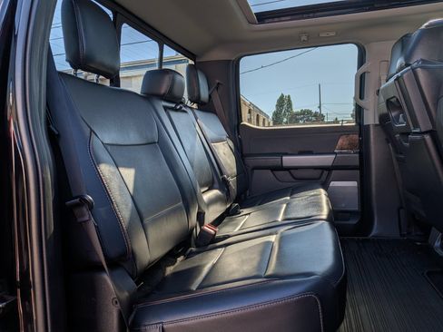 Used 2024 Ford F250 Lariat w/ Black Appearance Package AWD/4WD image 9