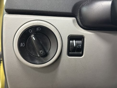 Used 2005 Volkswagen Beetle GLS image 18