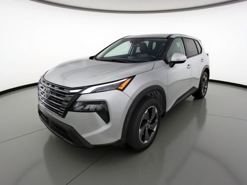 Used 2025 Nissan Rogue SV image 3