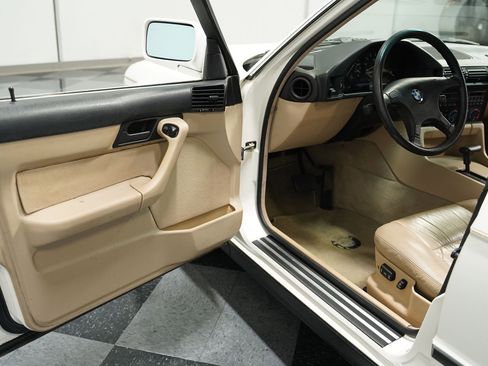 Used 1989 BMW 525i Sedan image 28