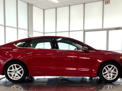 Used 2016 Ford Fusion SE image 8