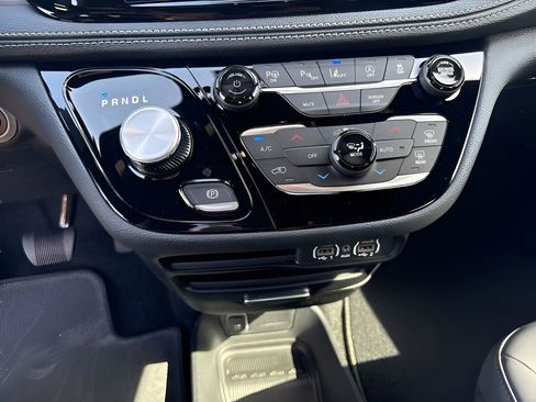 New 2025 Chrysler Pacifica Select AWD/4WD image 31