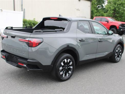 Used 2025 Hyundai Santa Cruz SE FWD image 8