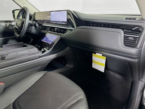 Certified 2025 INFINITI QX80 Luxe image 39